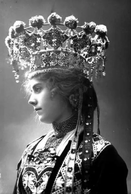 20 Фотографій чарівних норвезьких наречених в національних весільних костюмах