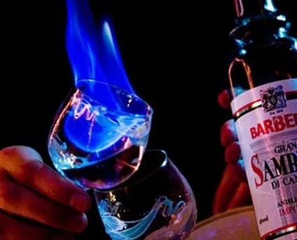 Абсент, самбука і кампари як правильно пити і чим закушувати (келих) Абсент, самбука і кампари як правильно пити і чим закушувати
