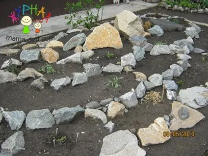 Альпійська гірка своїми руками, альпінарій майстер клас - журнал для мам і дітей (альпійської) Альпійська гірка своїми руками, альпінарій майстер клас - журнал для мам і дітей