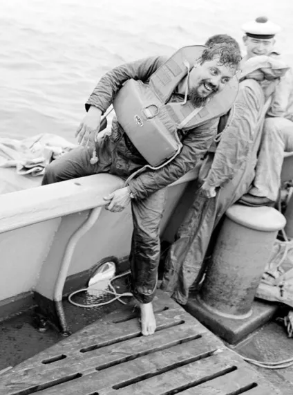 Божевільний на гумовому човні довів, що людська воля сильніше морської стихії