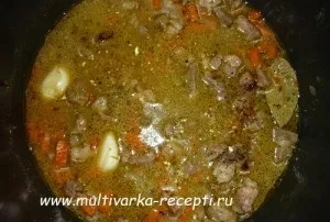 Курча в фользі в мультиварці