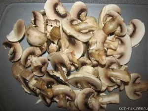 Курча фарширований грибами і рисом, один на кухні (курча з грибами і рисом) Курча фарширований грибами і рисом, один на кухні