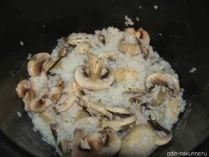 Курча фарширований грибами і рисом, один на кухні (курча з рисом і печерицями) Курча фарширований грибами і рисом, один на кухні