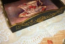 Декупаж підносів майстер-клас з дерева, ідеї для дерев'яного та круглого, фото і мк, металеві (ідеї) Декупаж підносів майстер-клас з дерева, ідеї для дерев'яного та круглого, фото і мк, металеві