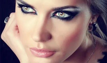 Димчастий макіяж очей smoky eyes (смокі айс) покрокова інструкція (смокі айс айз smoky eyes макіяж інструкція покроково нанесення димчастий очей техніка кольору тіні відтінки поетапно необхідні інструмент косметики кисті база) Димчастий макіяж очей smoky eyes (смокі айс) покрокова інструкція