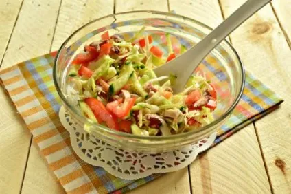 Дієтичний салат з куркою і кунжутом - рецепт з фото