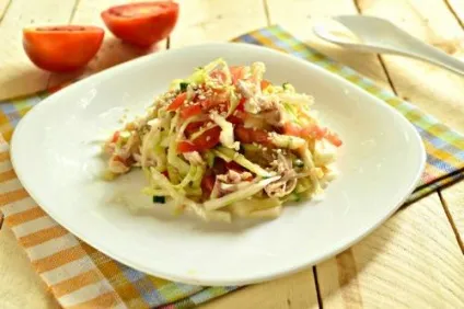 Дієтичний салат з куркою і кунжутом - рецепт з фото