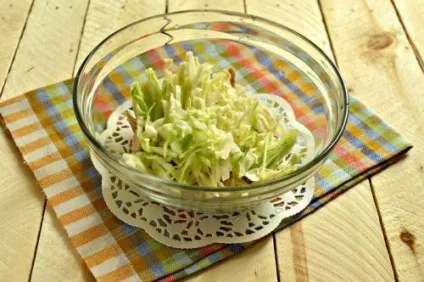 Дієтичний салат з куркою і кунжутом - рецепт з фото