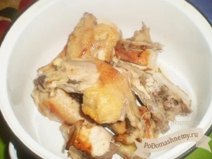 Домашня тушкована курка з овочами