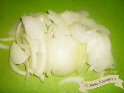 Домашня тушкована курка з овочами