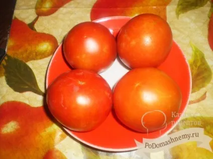 Домашня тушкована курка з овочами