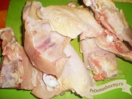 Домашня тушкована курка з овочами