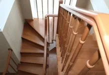 Двухмаршевая сходи з майданчиком на другий поверх, фото розмірів, з металопрофілю, креслення і