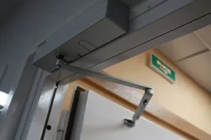 Доводчики для протипожежних дверей, вимоги до дверних доводчикам (протипожежних) Доводчики для протипожежних дверей, вимоги до дверних доводчикам