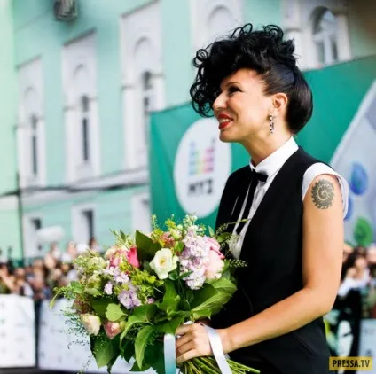 Ялинка і її незвичайний стиль (20 фото) (зачіски) Ялинка і її незвичайний стиль (20 фото)