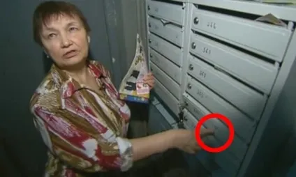Якщо ви побачите на своїх дверях ці знаки, негайно стирайте їх і телефонуйте в поліцію! (Дверях) Якщо ви побачите на своїх дверях ці знаки, негайно стирайте їх і телефонуйте в поліцію!