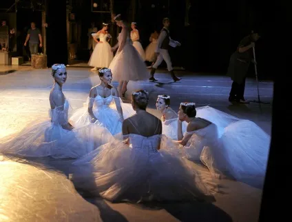 Є така професія балетний фотограф, ballerina - s dressing room (є) Є така професія балетний фотограф, ballerina - s dressing room