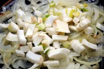 Форель в духовці запечена з картоплею і помідорами (духовці) Форель в духовці запечена з картоплею і помідорами
