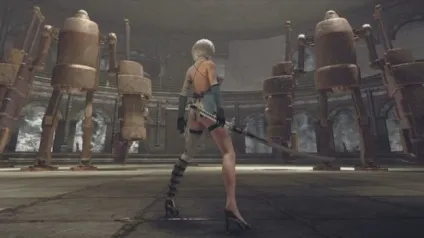 Героїню nier automata одягли в відвертий костюм, зняли маску і змусили битися з директором (одягнули) Героїню nier automata одягли в відвертий костюм, зняли маску і змусили битися з директором
