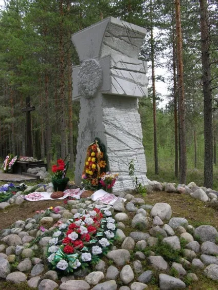 Гід по розстріляному відродженню для тих, хто не розуміє декомунізації () Гід по розстріляному відродженню для тих, хто не розуміє декомунізації