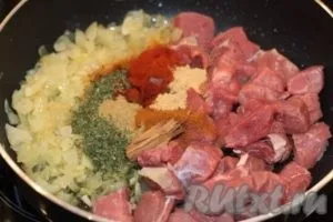 Яловичина, тушкована з баклажанами і помідорами - готуємо покроково з фото