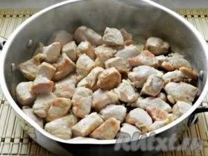 Яловичина, тушкована з баклажанами і помідорами - готуємо покроково з фото
