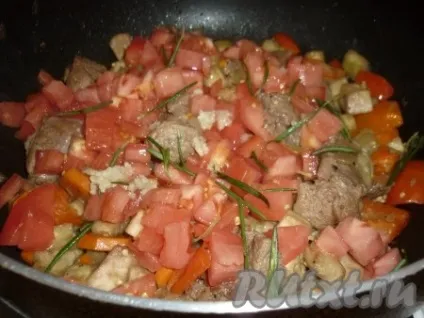 Яловичина, тушкована з баклажанами і помідорами - готуємо покроково з фото
