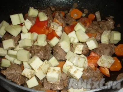 Яловичина, тушкована з баклажанами і помідорами - рецепт з фото