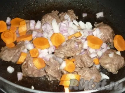 Яловичина, тушкована з баклажанами і помідорами - рецепт з фото