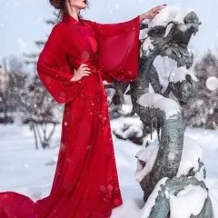 Олена водонаева
