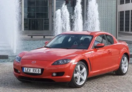 Історія компанії mazda