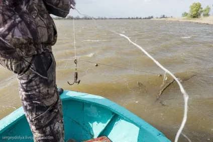 Як браконьєри ловлять рибу в Астрахані - джерело гарного настрою (які) Як браконьєри ловлять рибу в Астрахані - джерело гарного настрою