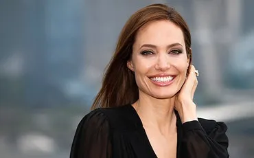 Анджеліна Джолі проти раку цитати актриси і думка лікарів, журнал cosmopolitan (раку) Анджеліна Джолі проти раку цитати актриси і думка лікарів, журнал cosmopolitan