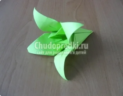 Як зробити квіти орігамі