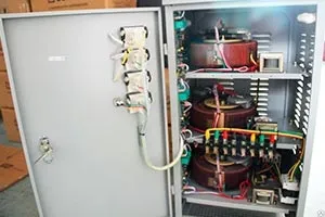 Як влаштований трифазний стабілізатор напруги, критерії його вибору, а також переваги і (напруги) Як влаштований трифазний стабілізатор напруги, критерії його вибору, а також переваги і