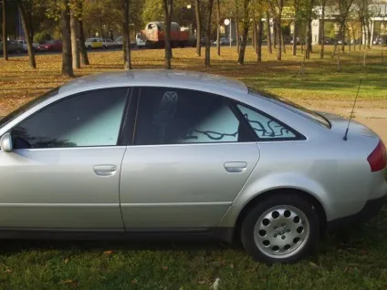 Арт тонування або кольорова тонування стекол автомобіля (автомобіля) Арт тонування або кольорова тонування стекол автомобіля