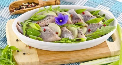 Як засолити оселедець в домашніх умовах (смачно і швидко), закуски (домашніх) Як засолити оселедець в домашніх умовах (смачно і швидко), закуски