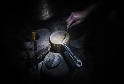 Як живе юрист, який проміняв столичний офіс на землянку в підмосковному лісі фото суспільство України (лісі) Як живе юрист, який проміняв столичний офіс на землянку в підмосковному лісі фото суспільство України