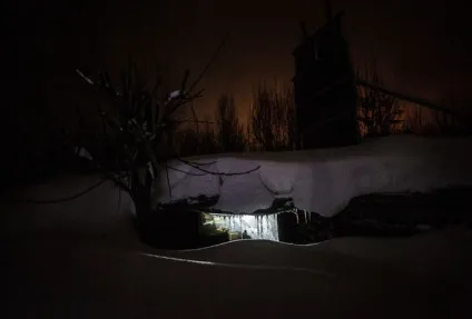 Як живе юрист, який проміняв столичний офіс на землянку в підмосковному лісі фото суспільство України (землянку) Як живе юрист, який проміняв столичний офіс на землянку в підмосковному лісі фото суспільство України