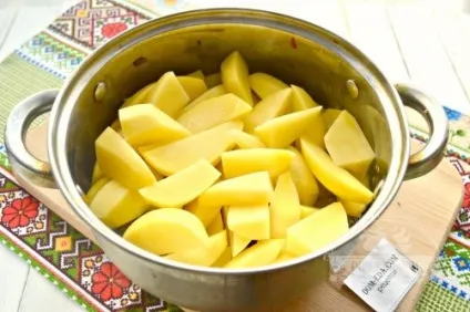 Картопля, тушкований з курячою печінкою (курячої) Картопля, тушкований з курячою печінкою