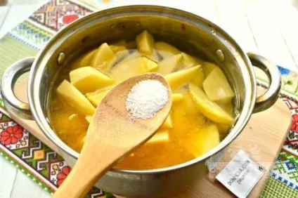 Картопля, тушкований з курячою печінкою (курячої) Картопля, тушкований з курячою печінкою