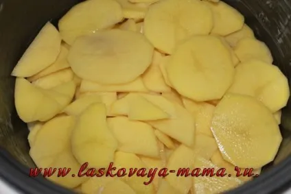Картопляна запіканка з курячим філе в мультиварці
