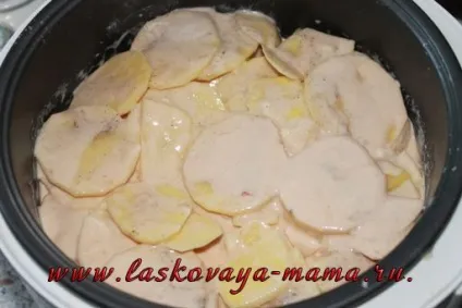 Картопляна запіканка з курячим філе в мультиварці