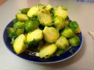Куряче філе смажене з брюссельською капустою (куряче філе) Куряче філе смажене з брюссельською капустою