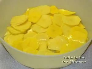 Курячі стегенця з картоплею і овочами (курячі стегенця з картоплею і овочами) Курячі стегенця з картоплею і овочами