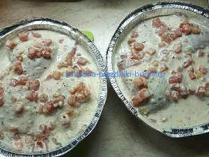 Курячі стегенця в кефірному соусі (соусі) Курячі стегенця в кефірному соусі
