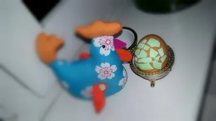 Куркума, муліне, буряк, клей пва, лак для нігтів (нігтів) Куркума, муліне, буряк, клей пва, лак для нігтів