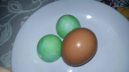 Куркума, муліне, буряк, клей пва, лак для нігтів (муліне) Куркума, муліне, буряк, клей пва, лак для нігтів