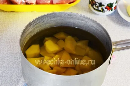 Курячі ніжки в листковому тісті з картоплею (картоплею) Курячі ніжки в листковому тісті з картоплею