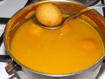 Куркума, муліне, буряк, клей пва, лак для нігтів (муліне) Куркума, муліне, буряк, клей пва, лак для нігтів